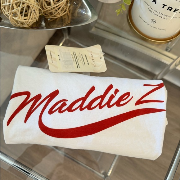 FABLETICS JADE BOXY TEE- Maddie Ziegler size M - Picture 2 of 6